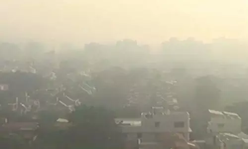 दिल्ली में धुंध की चादर जारी, AQI बेहद खराब