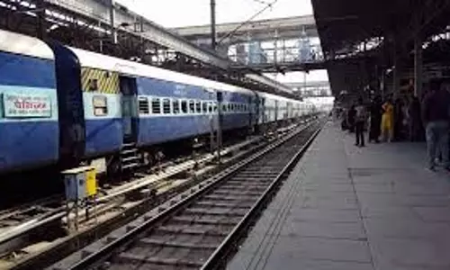 Buxar: राजेंद्र पुल स्टेशन के प्लेटफार्म एक पर ही रुक रहीं अप-डाउन की ट्रेनें