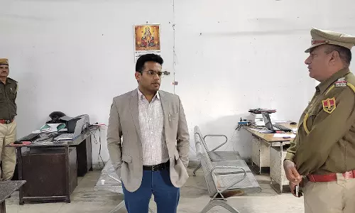 Chittorgarh: जिला कलेक्टर ने किया पुलिस थाना कोतवाली का निरीक्षण