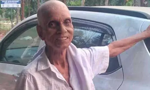 Kerala : कोझिकोड में बस की चपेट में आने से बुजुर्ग की मौत Kerala : कोझिकोड में बस की चपेट में आने से बुजुर्ग की मौत