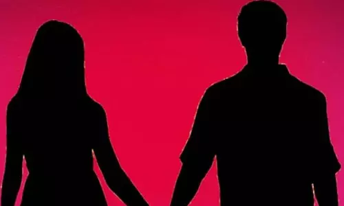 रफूचक्कर हुई महिला चार बच्चों को लेकर इंस्टाग्राम दोस्त के साथ, पति पहुंचा थाने रफूचक्कर हुई महिला चार बच्चों को लेकर इंस्टाग्राम दोस्त के साथ, पति पहुंचा थाने