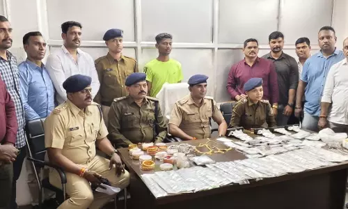 राधाकृष्ण ज्वेलरी शॉप में हुए चोरी का खुलासा, बस स्टैंड से चोर गिरफ्तार