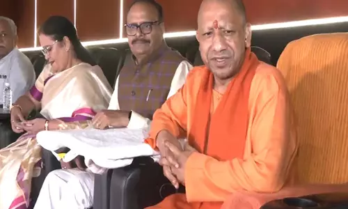 UP CM ने द साबरमती रिपोर्ट की स्क्रीनिंग में हिस्सा लिया