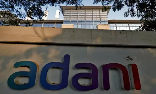 अमेरिकी अभियोग के बाद Adani Green ने 600 मिलियन डॉलर के बॉन्ड की बिक्री रद्द कर दी