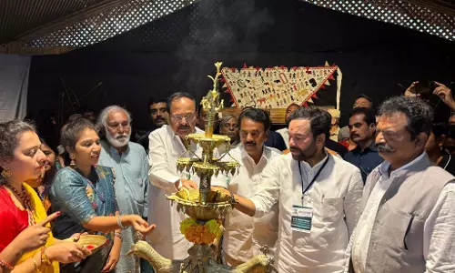वेंकैया नायडू ने Hyderabad में लोकमंथन प्रदर्शनी का उद्घाटन किया