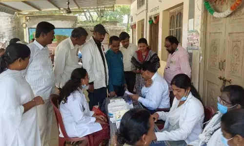 Telangana: 20 मौतों के बाद जंगलापल्ली में सामान्य स्थिति लौटी Telangana: 20 मौतों के बाद जंगलापल्ली में सामान्य स्थिति लौटी