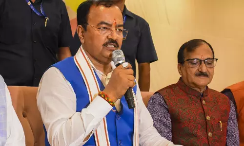 Lucknow: सपा के गुंडों ने दलित समाज की बेटी के साथ सामूहिक दुष्कर्म कर उसकी हत्या की: केशव प्रसाद माैर्य Lucknow: सपा के गुंडों ने दलित समाज की बेटी के साथ सामूहिक दुष्कर्म कर उसकी हत्या की: केशव प्रसाद माैर्य