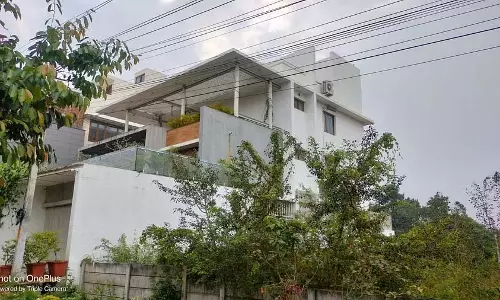 लोकायुक्त ने Karnataka के तीन जिलों में चार सरकारी अधिकारियों पर छापेमारी की