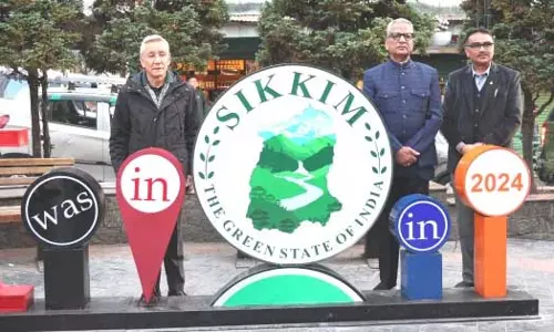 Sikkim : राज्यपाल ने एमजी मार्ग का दौरा किया Sikkim : राज्यपाल ने एमजी मार्ग का दौरा किया