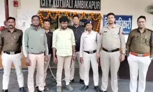 किशोरी को लेकर फरार हुआ ढोंगी बाबा गिरफ्तार, कर रहा था शारीरिक शोषण किशोरी को लेकर फरार हुआ ढोंगी बाबा गिरफ्तार, कर रहा था शारीरिक शोषण