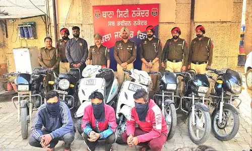 Jalandhar: वाहन चोर गिरोह का भंडाफोड़, सात दोपहिया वाहनों के साथ तीन गिरफ्तार Jalandhar: वाहन चोर गिरोह का भंडाफोड़, सात दोपहिया वाहनों के साथ तीन गिरफ्तार