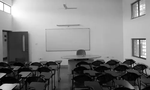 Manipur ने छात्रों की सुरक्षा के लिए घाटी के जिलों में 21-23 नवंबर तक स्कूल बंद कर