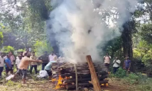 Karnataka: नक्सली नेता विक्रम गौड़ा का कड़ी सुरक्षा के बीच हेबरी में अंतिम संस्कार किया Karnataka: नक्सली नेता विक्रम गौड़ा का कड़ी सुरक्षा के बीच हेबरी में अंतिम संस्कार किया