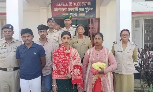 Tripura जीआरपी ने अगरतला स्टेशन पर ड्रग रैकेट का भंडाफोड़ कर चार लोगों को गिरफ्तार Tripura जीआरपी ने अगरतला स्टेशन पर ड्रग रैकेट का भंडाफोड़ कर चार लोगों को गिरफ्तार
