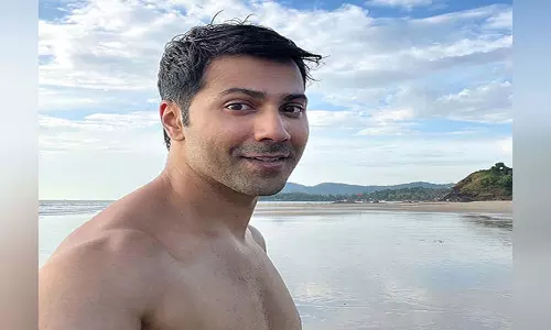 Varun Dhawan ने नवीनतम पोस्ट में दिखाई अपनी सुडौल काया Varun Dhawan ने नवीनतम पोस्ट में दिखाई अपनी सुडौल काया