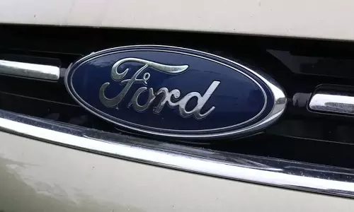 कमजोर EV बिक्री का सामना कर रही Ford यूरोप में 4,000 नौकरियों में कटौती करेगी
