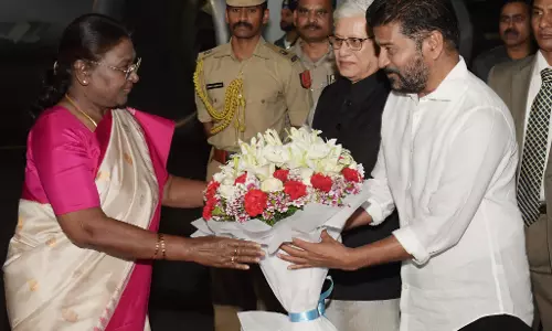 BIG BREAKING: राष्ट्रपति द्रौपदी मुर्मू तेलंगाना पहुंची
