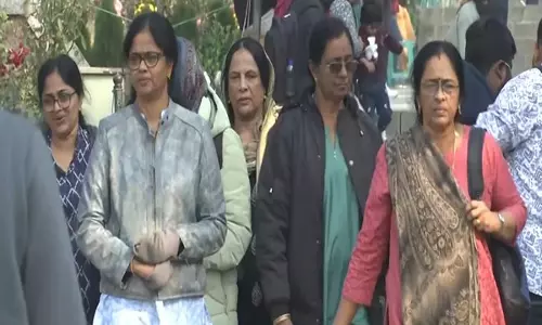 Kashmir valley में शरद ऋतु के आनंद की लहर, पर्यटकों की उमड़ी भीड़ Kashmir valley में शरद ऋतु के आनंद की लहर, पर्यटकों की उमड़ी भीड़