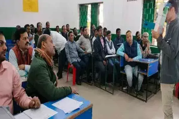 Adityapur : मतगणना को लेकर दिया गया प्रशिक्षण Adityapur : मतगणना को लेकर दिया गया प्रशिक्षण
