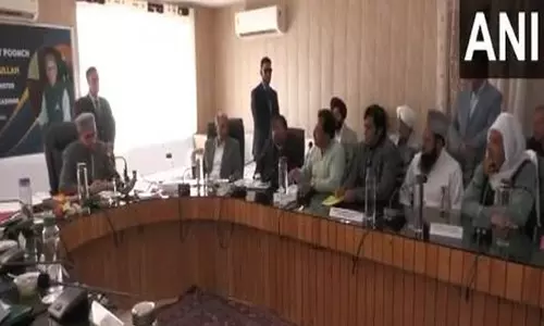 जम्मू-कश्मीर के मुख्यमंत्री उमर अब्दुल्ला ने Poonch में जन प्रतिनिधिमंडल से मुलाकात की जम्मू-कश्मीर के मुख्यमंत्री उमर अब्दुल्ला ने Poonch में जन प्रतिनिधिमंडल से मुलाकात की