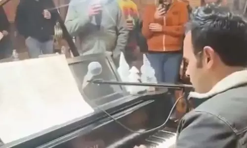 विवेक रामास्वामी ने पियानो पर बजाया पेराहिया और मोजार्ट, जमकर हुआ वायरल, VIDEO...
