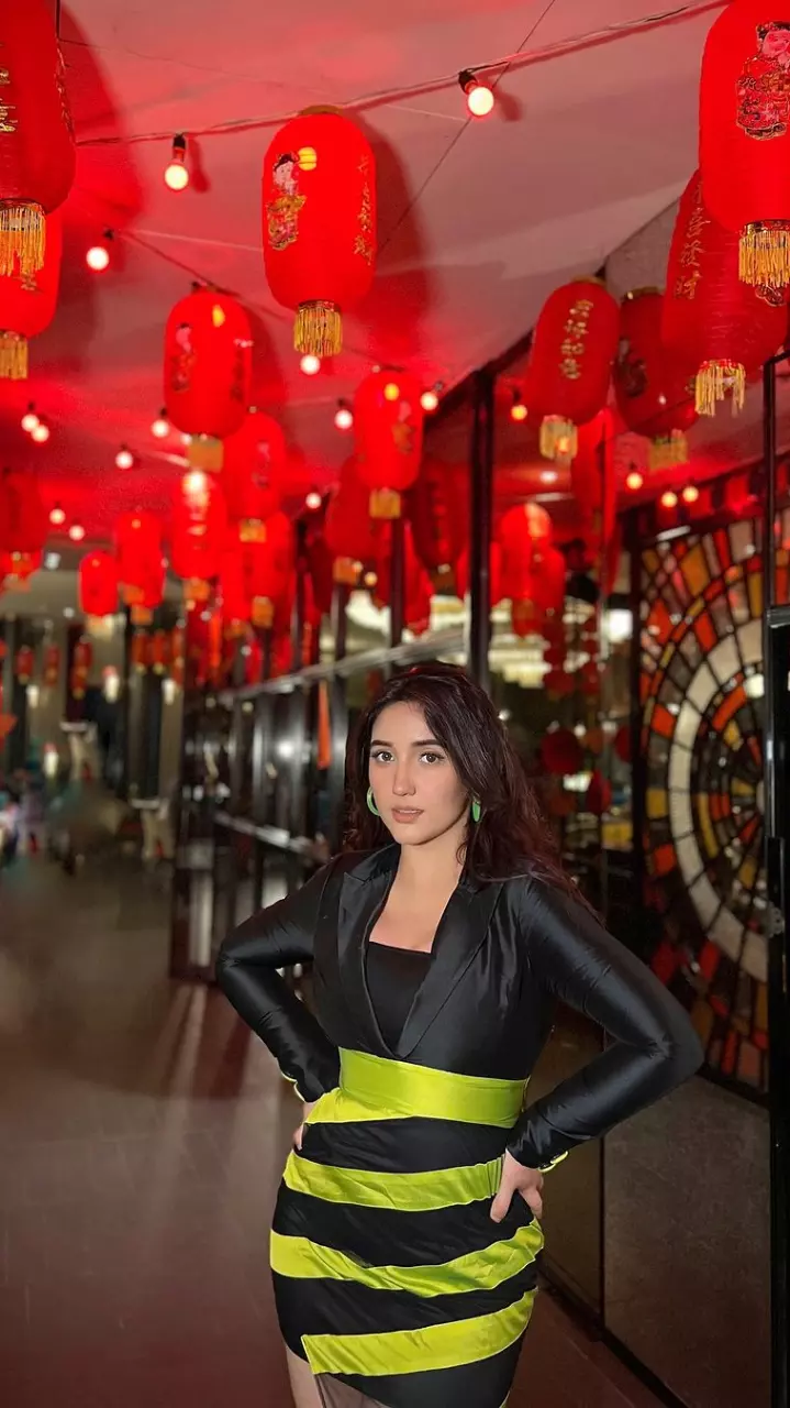 अशनूर कौर का दिखा हॉट लुक