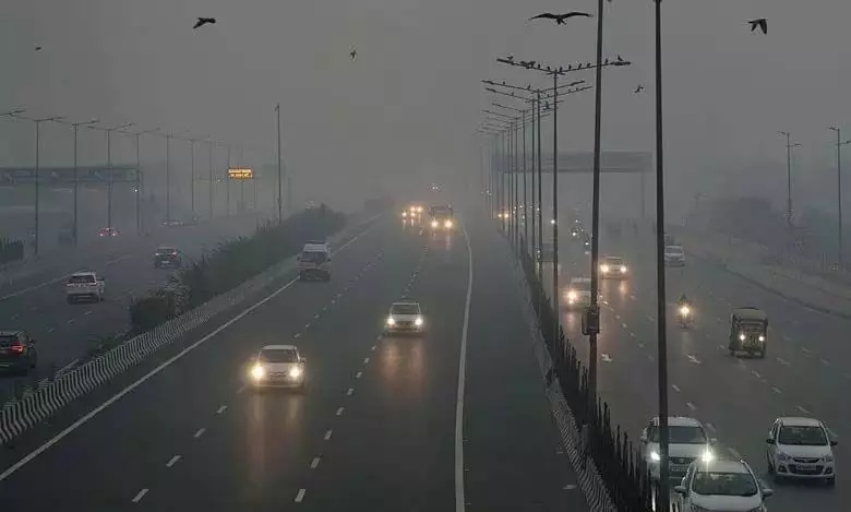 Delhi में धुंध के बीच वायु गुणवत्ता ‘बेहद खराब’, AQI 371 पर