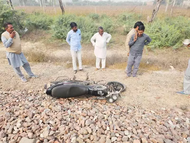 Abohar में हादसा टला, ट्रैक पर फंसी बाइक में विस्फोट