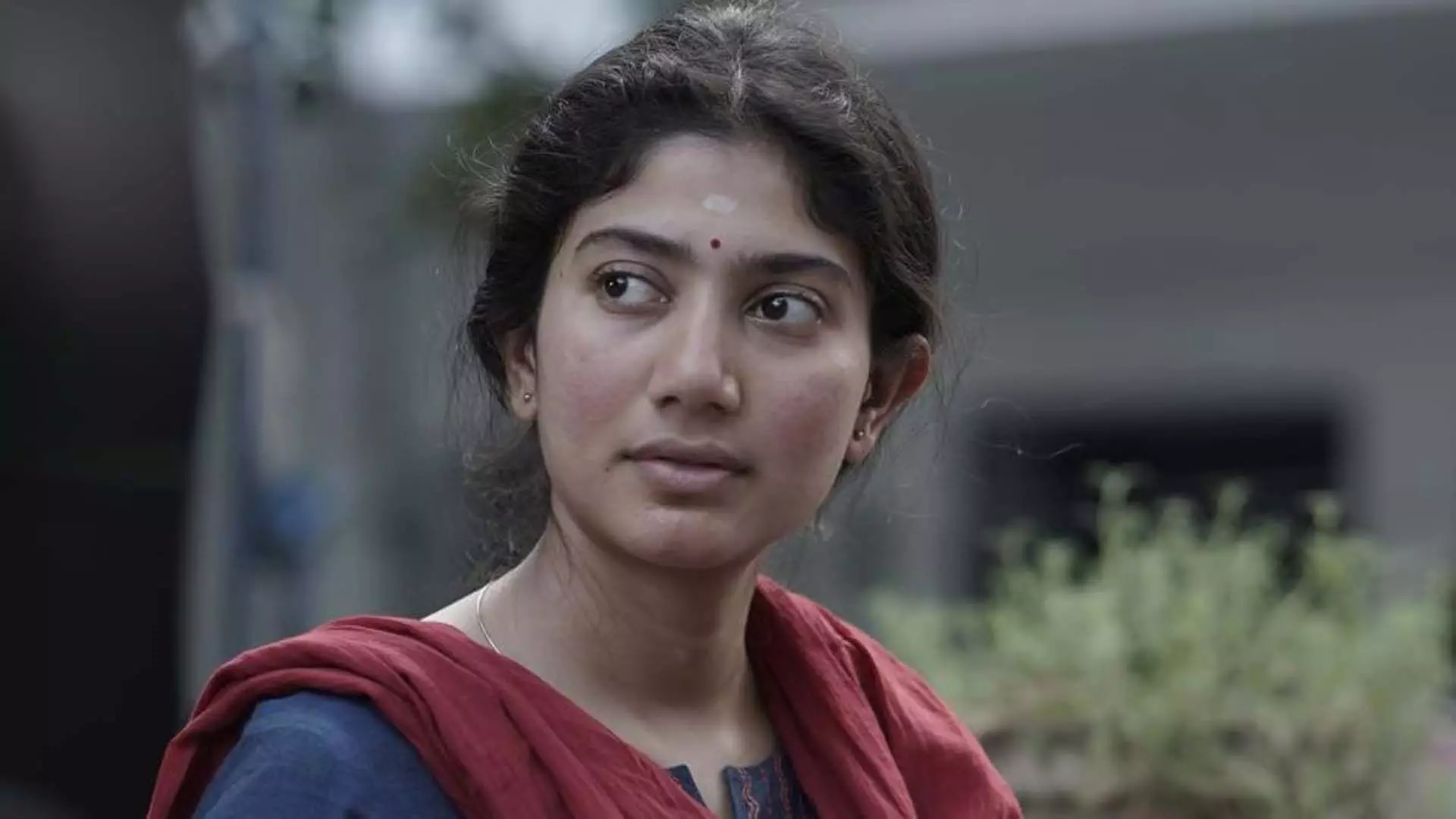 Sai Pallavi के फैंस द्वारा स्पैम कॉल, छात्र ने निर्माताओं पर 1.1 करोड़ का मुकदमा किया