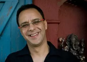 Vidhu Vinod Chopra जीरो से रीस्टार्ट के प्रीमियर के लिए पूरी तरह से तैयार