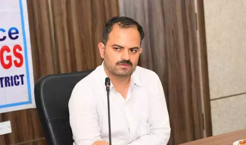 Bhupalpally Collector ने सरकारी स्कूलों में गुणवत्तापूर्ण भोजन सुनिश्चित करने का निर्देश दिया