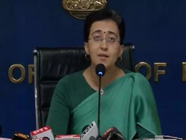 दिल्ली की CM Atishi के खिलाफ मानहानि मामले की कार्यवाही पर कोर्ट ने लगाई रोक