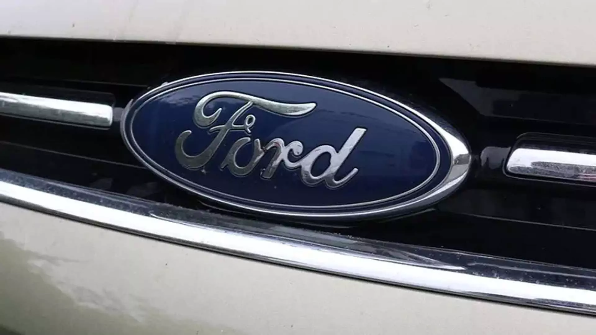 कमजोर EV बिक्री का सामना कर रही Ford यूरोप में 4,000 नौकरियों में कटौती करेगी