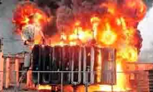 Bihar News: ट्रांसफार्मर में लगी आग मची अफरातफरी Bihar News: ट्रांसफार्मर में लगी आग मची अफरातफरी