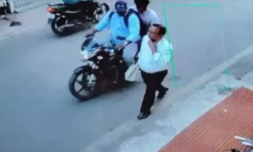 अधिकारी के साथ लूटपाट, घर में चल रहा वैवाहिक कार्यक्रम