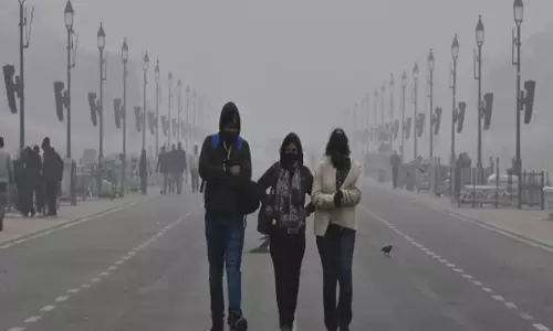 Delhi: दिल्ली में ठंड बढ़ी, 10 डिग्री सेल्सियस तक पहुंच सकता है न्यूनतम तापमान