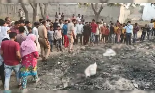 Ulhasnagar :कूड़े के ढेर में लापता लड़की का आंशिक रूप से जला हुआ शव मिला Ulhasnagar :कूड़े के ढेर में लापता लड़की का आंशिक रूप से जला हुआ शव मिला