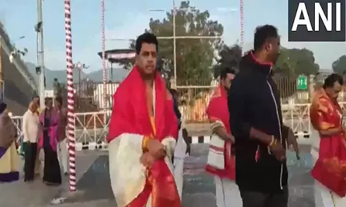 Maharashtra Elections: महायुति के नेता पूजा-अर्चना के लिए तिरुपति बालाजी पहुंचे Maharashtra Elections: महायुति के नेता पूजा-अर्चना के लिए तिरुपति बालाजी पहुंचे