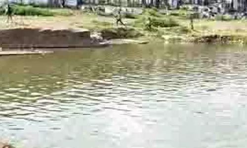 UP News: सिंघाड़ा निकालने गया बालक गड्ढे में डूबा,मौत UP News: सिंघाड़ा निकालने गया बालक गड्ढे में डूबा,मौत