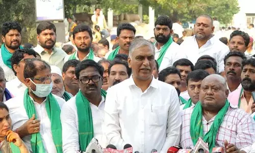Harish ने रेवंत की आलोचना की, कहा सरकार ने किसानों को मझधार में छोड़ दिया