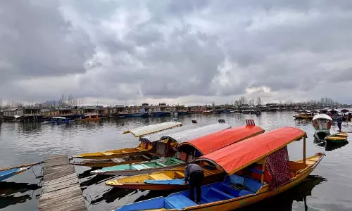 Kashmir में इस साल रिकॉर्ड पर्यटक आए, दिसंबर में उछाल की उम्मीद