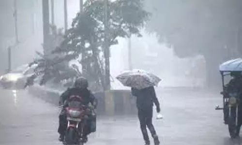 Bhopal: चक्रवात के कारण सर्द हवा चलने का सिलसिला बना हुआ Bhopal: चक्रवात के कारण सर्द हवा चलने का सिलसिला बना हुआ