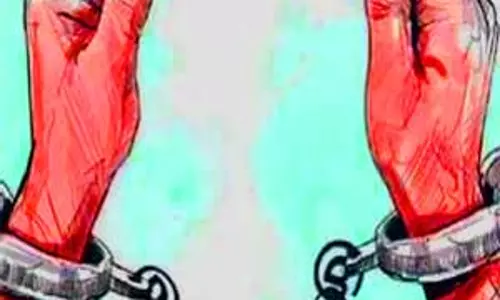 Indore: खजराना पुलिस ने मादक पदार्थों की तस्करी करने वाले बदमाश को दबोचा Indore: खजराना पुलिस ने मादक पदार्थों की तस्करी करने वाले बदमाश को दबोचा