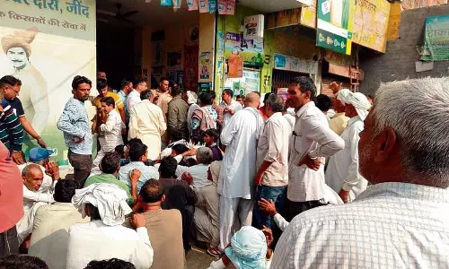 Haryana में उर्वरक की कमी को लेकर सरकार की आलोचना की