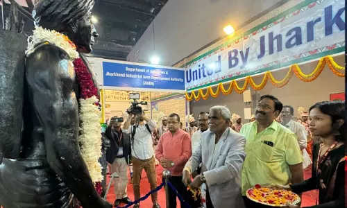 Ranchi: अंतरराष्ट्रीय व्यापार मेले में झारखंड के स्टॉल का अवलोकन रांची