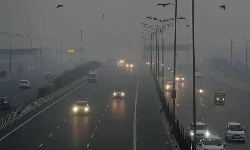 Delhi में धुंध के बीच वायु गुणवत्ता ‘बेहद खराब’, AQI 371 पर Delhi में धुंध के बीच वायु गुणवत्ता ‘बेहद खराब’, AQI 371 पर