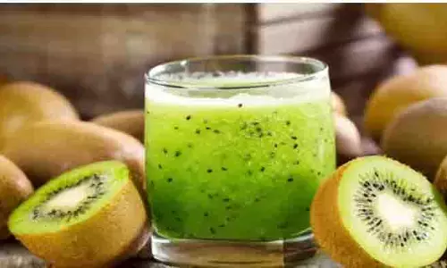 Kiwi Benefits: रोजाना कीवी खाने से शरीर को मिलते हैं ये फायदे Kiwi Benefits: रोजाना कीवी खाने से शरीर को मिलते हैं ये फायदे