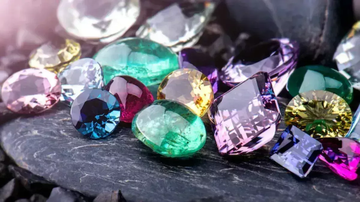 Gemstone : पाना है शुभ फल तो धारण करें ये रत्न Gemstone : पाना है शुभ फल तो धारण करें ये रत्न