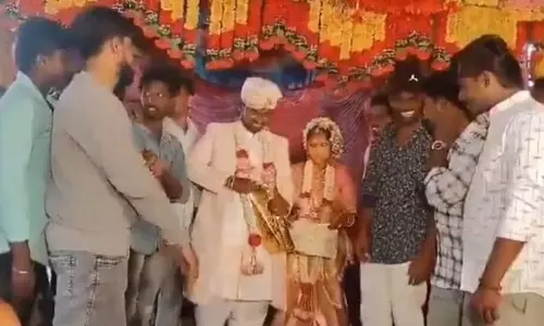 OMG! हार्ट अटैक से मौत का LIVE वीडियो, दोस्त की शादी के स्टेज पर हुआ कुछ यूं...