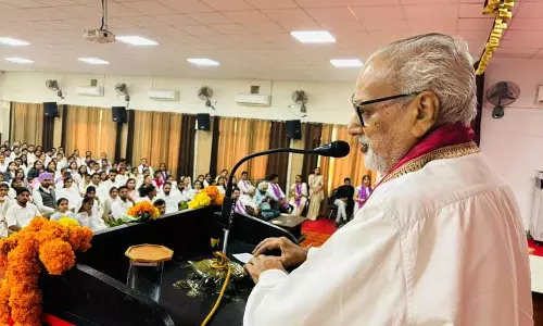 Haryana : पूर्व राज्यपाल गणेशीलाल ने 250 यूजी, 150 पीजी छात्रों को डिग्री प्रदान की Haryana : पूर्व राज्यपाल गणेशीलाल ने 250 यूजी, 150 पीजी छात्रों को डिग्री प्रदान की